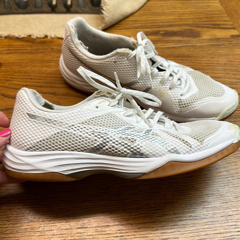 ASICS geltastic volleyball shoes, size 9.5